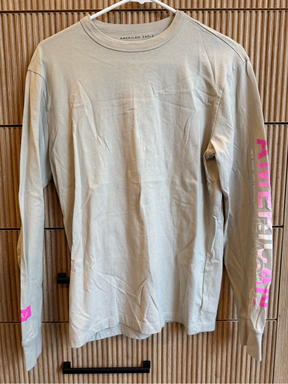 American Eagle Outfitters Light Gray Long Sleeve Shirt with Pink Sleeve Print